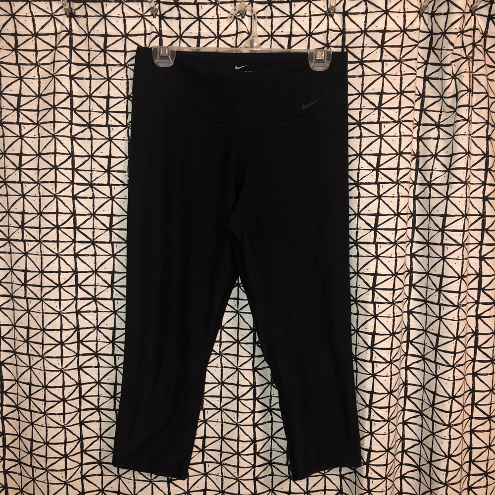 Nike Normal Rise Crop Leggings - Medium